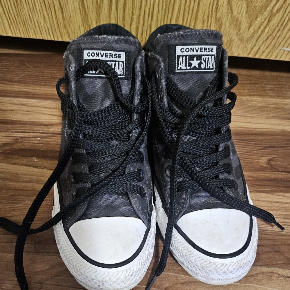 Women's converse sneakers chucks